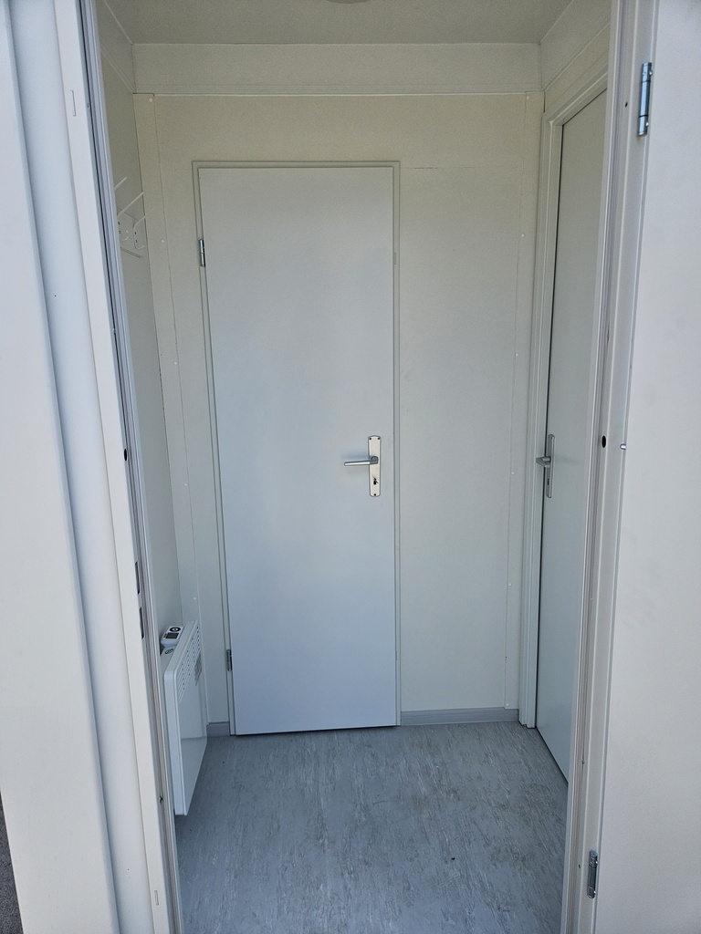 Nieuwe bureelcontainer 6m x 2m40 - met toilet
