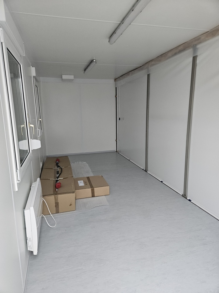 Nieuwe bureelcontainer 6m x 4m80 DKVLVR Lichtgrijs