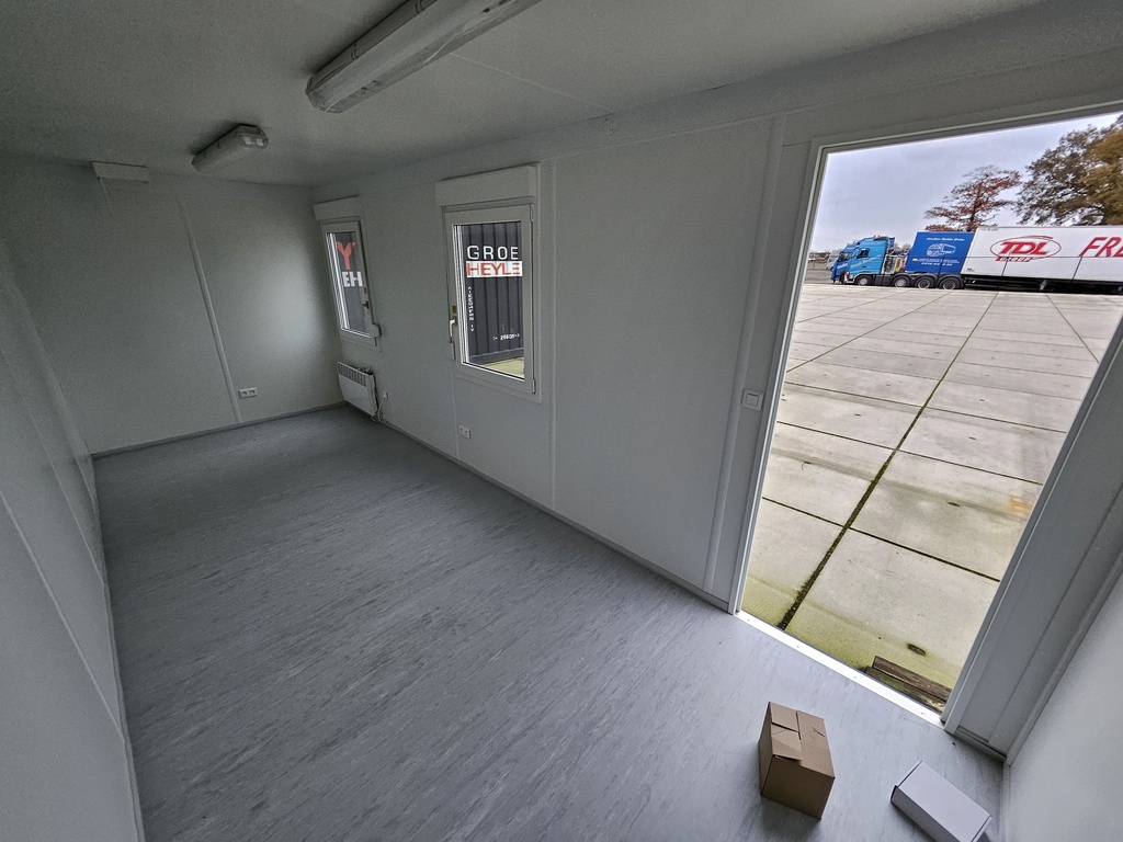 Nieuwe bureelcontainer 6m x 2m40