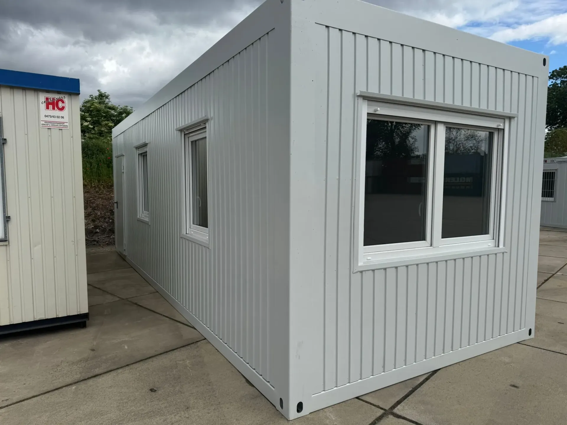 Nieuwe bureelcontainer 8m x 3m - lichtgrijs